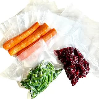 Как вакуумировать продукты в рифленые вакуумные пакеты