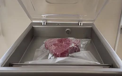 Видео - как вакуумировать продукты в камерном вакуумном упаковщике